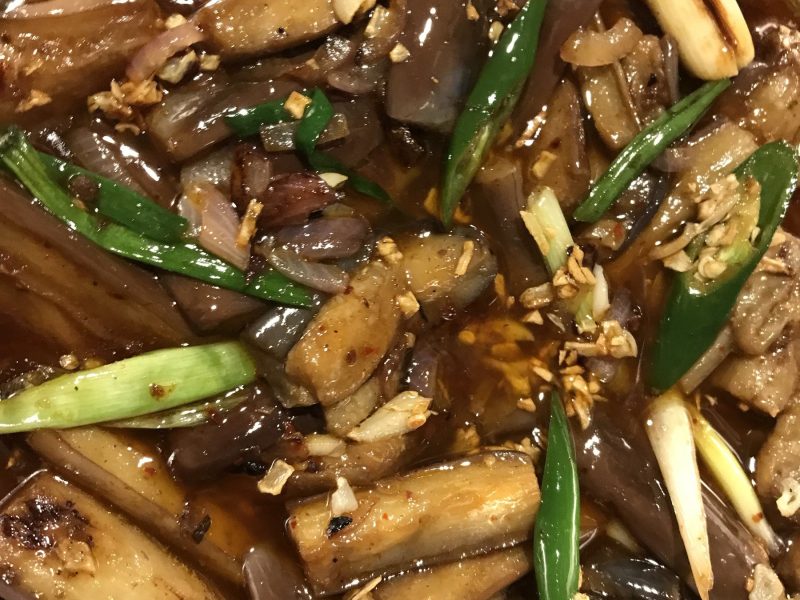 Deep-fried Eggplant in Garlic Sauce & Stir-fry Green Vegetables